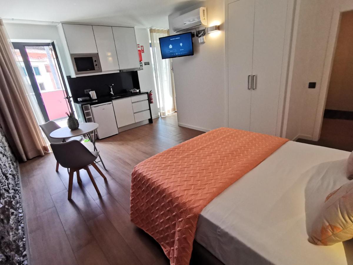 Charming Studios In Calheta Beach - Villa Esmeralda Kültér fotó