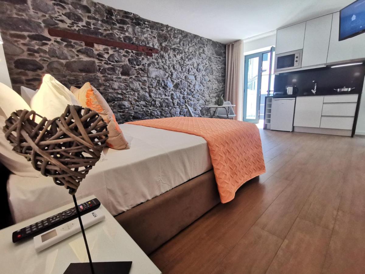 Charming Studios In Calheta Beach - Villa Esmeralda Kültér fotó
